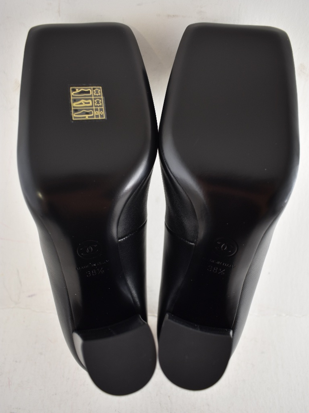 Chanel 26S Blazy Black White Square Turnlock Gold CC Logo Block Heel Pump 38.5 - Picture 16 of 16